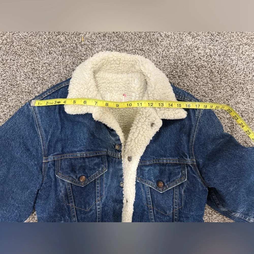 Vintage Levi's Sherpa lined jean jacket - Picture 11 of 14
